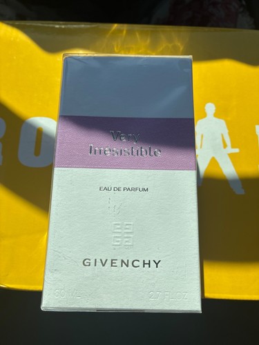 Very irresistible givenchy - by,